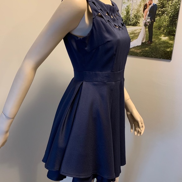 Mini dress - Picture 3 of 6